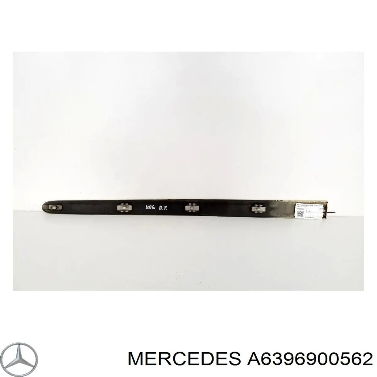 6396900562 Mercedes moldura de la puerta delantera derecha