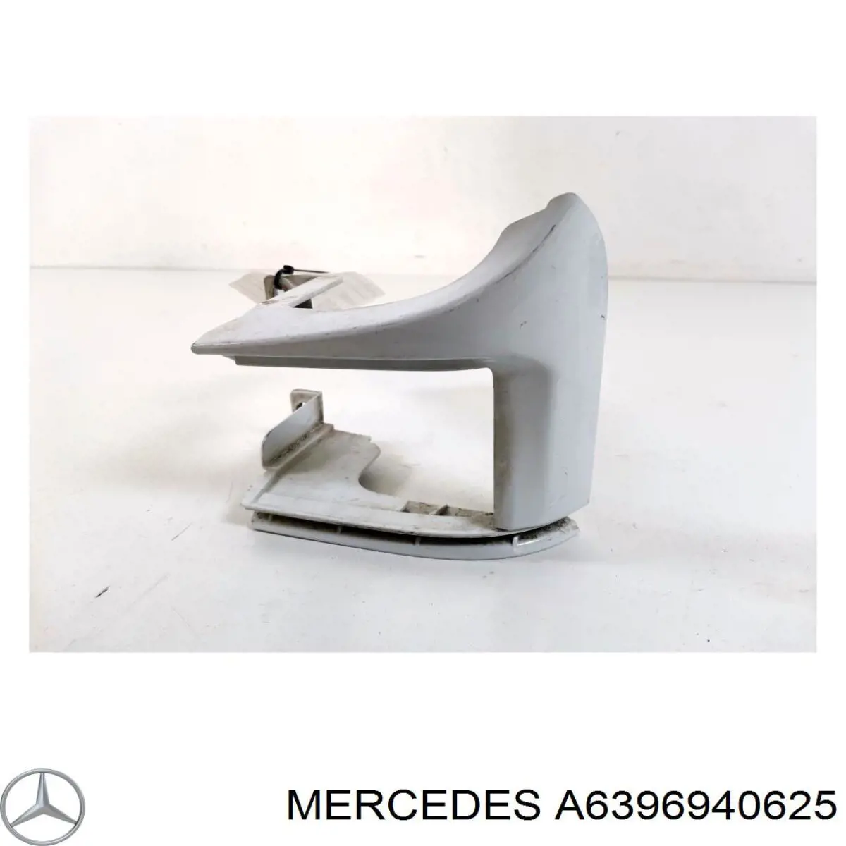 A6396940625 Mercedes protector para foco trasero derecho