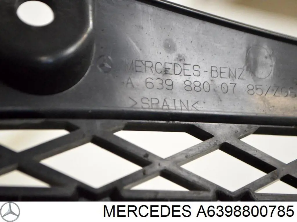 Rejilla delantera Mercedes A6398800785 precio, desde 112,29 EUR