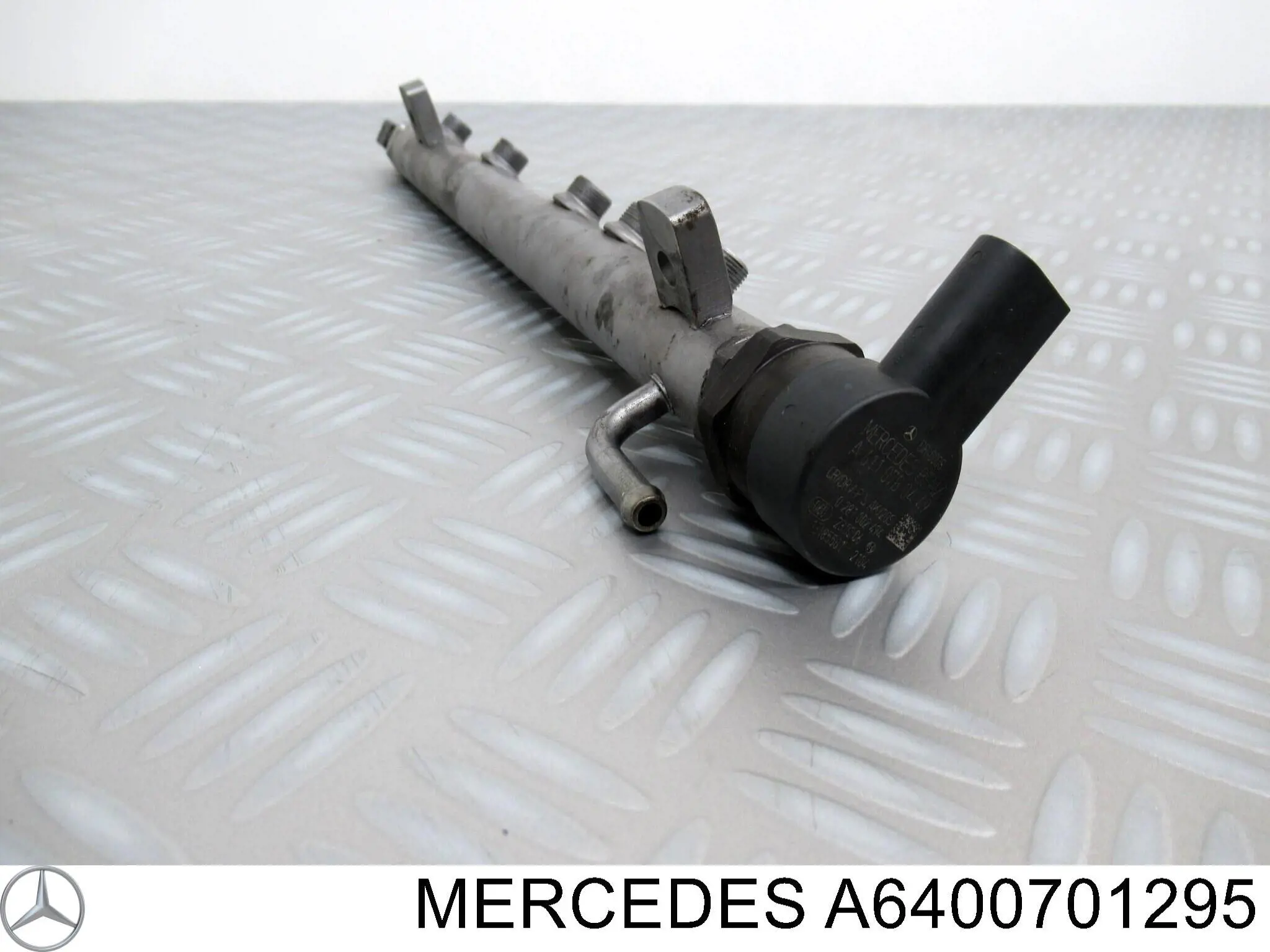 Rampa de combustible Mercedes A6400701295 precio, desde 74,05 EUR