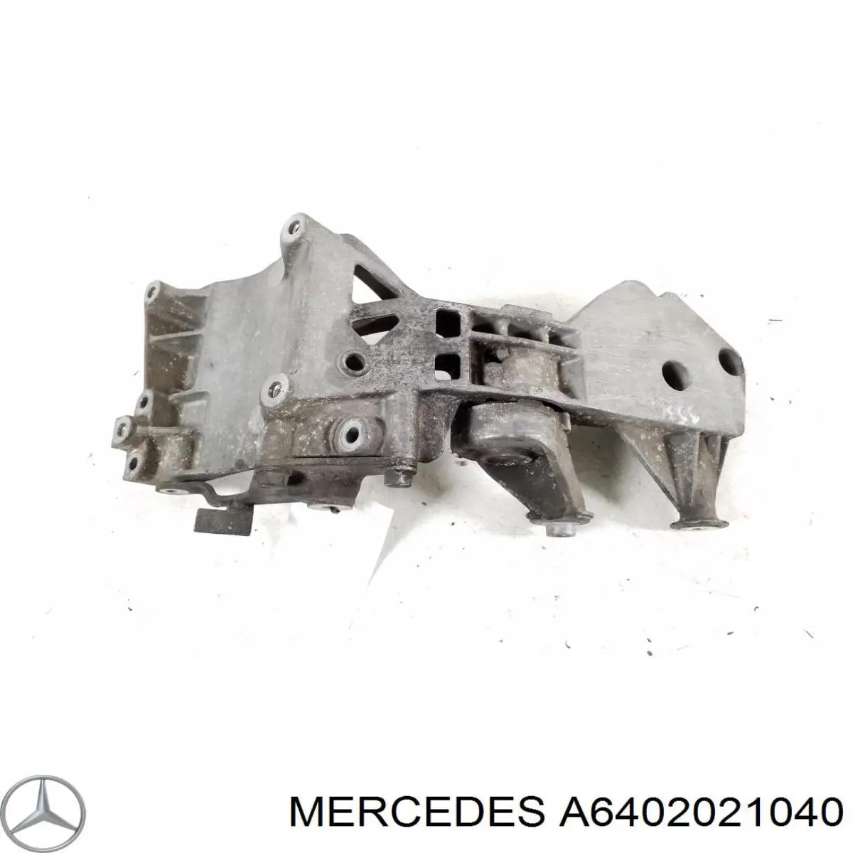 Soporte del alternador A6402021040 Mercedes