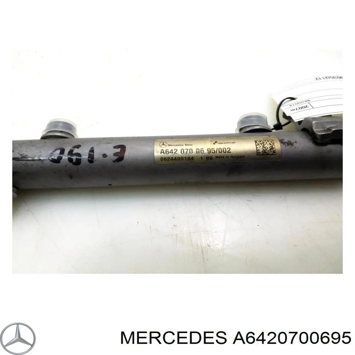 A6420700695 Mercedes Rampa de combustible derecha