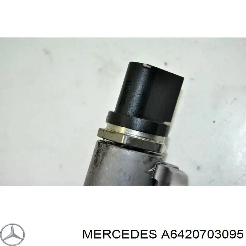 Rampa de combustible derecha A6420703095 Mercedes