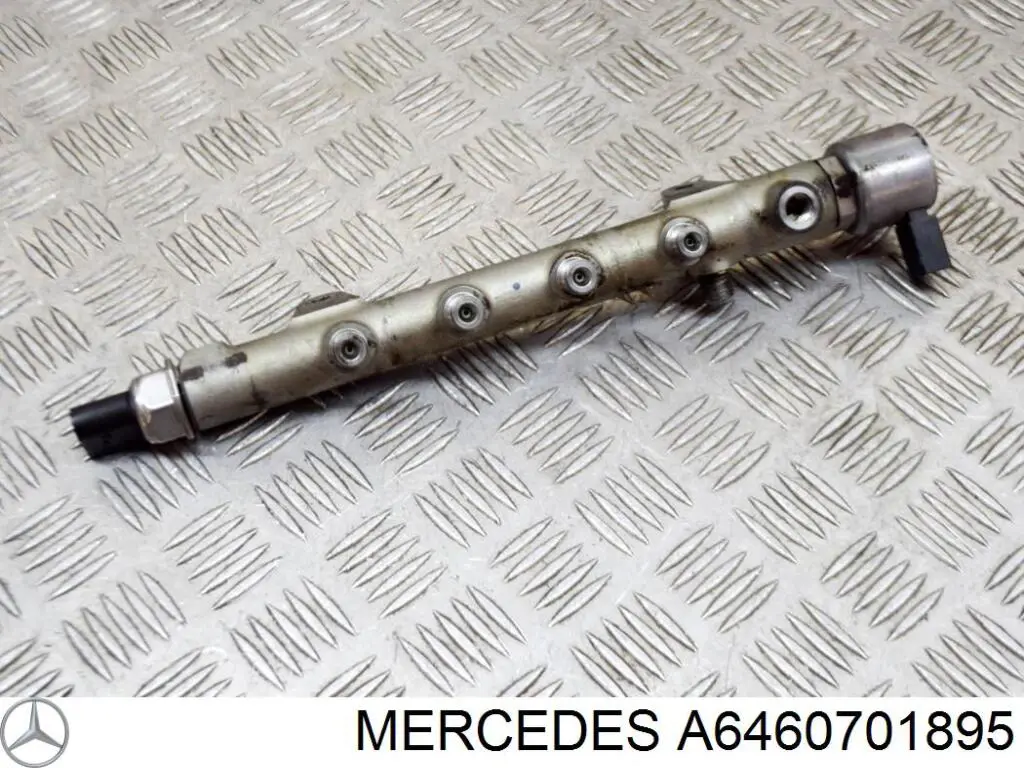 Rampa de combustible Mercedes A6460701895 precio, desde 336,59 EUR