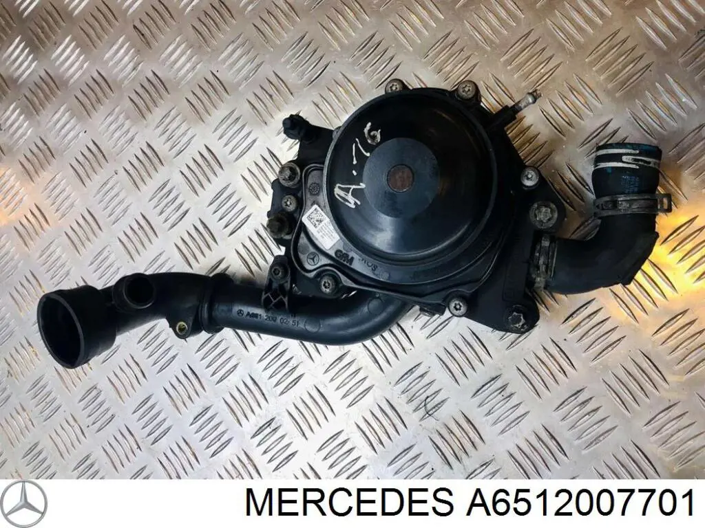 Bomba de agua A6512007701 Mercedes