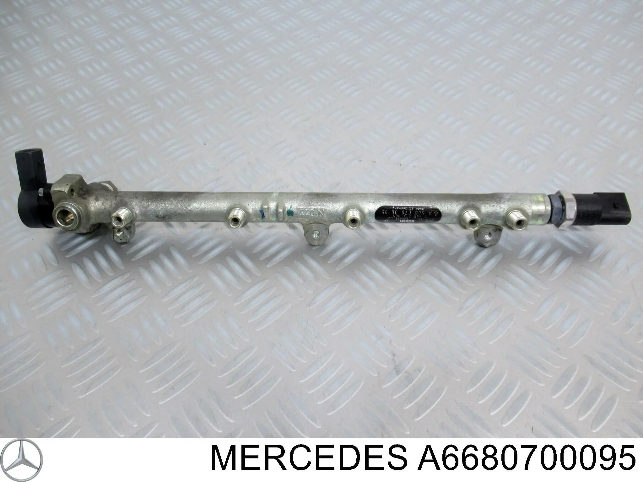 Comprar A6680700095 Mercedes Rampa de combustible