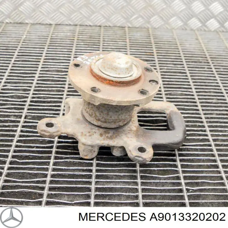 A9013320202 Mercedes muñón del eje, suspensión de rueda, delantero derecho