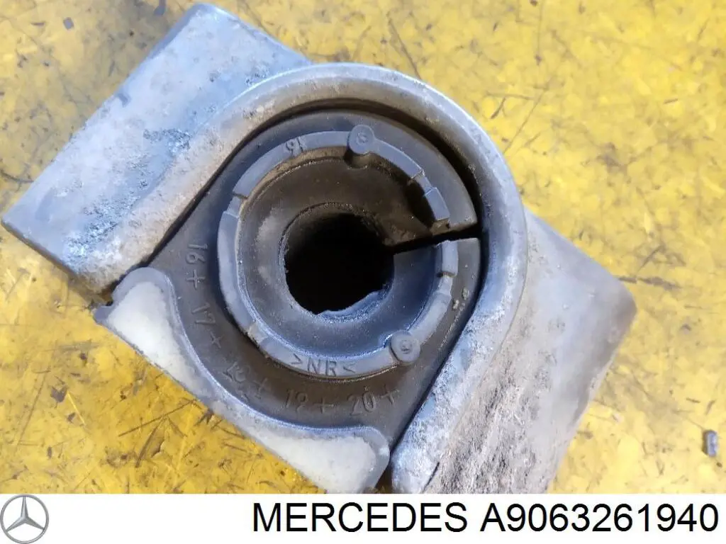 A9063261940 Mercedes abrazadera para montaje de casquillos estabilizadores traseros