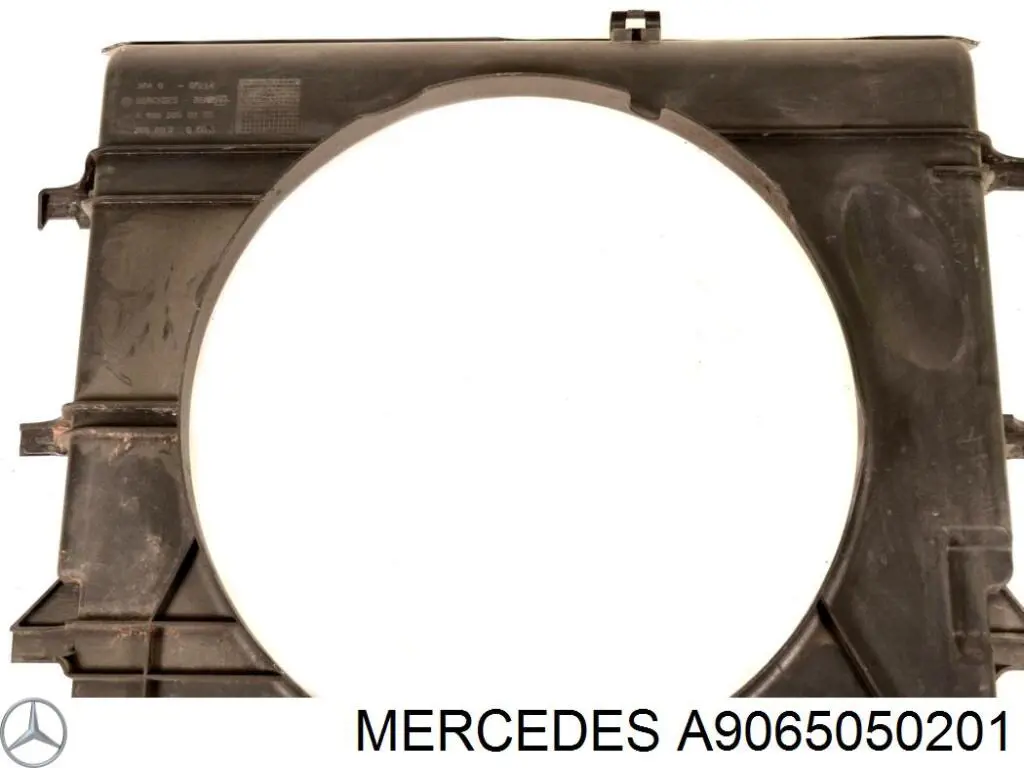 A9065050201 Mercedes cubierta de soporte para difusor de radiador, superior