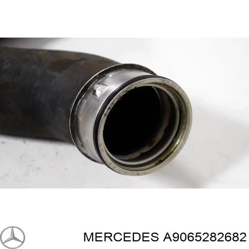 A9065282682 Mercedes tubo flexible de aire de sobrealimentación derecho