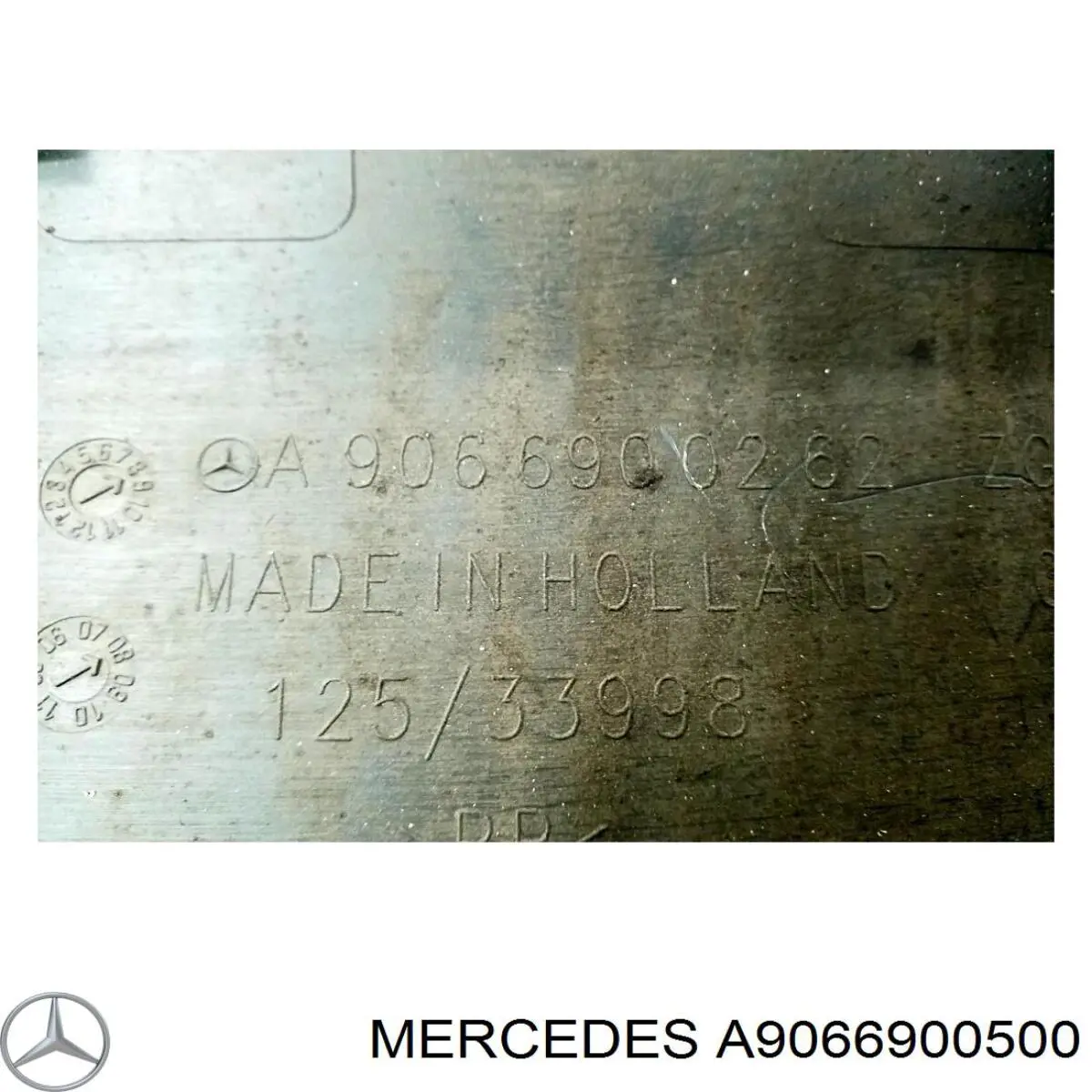 A9066900500 Mercedes moldura de puerta delantera derecha inferior