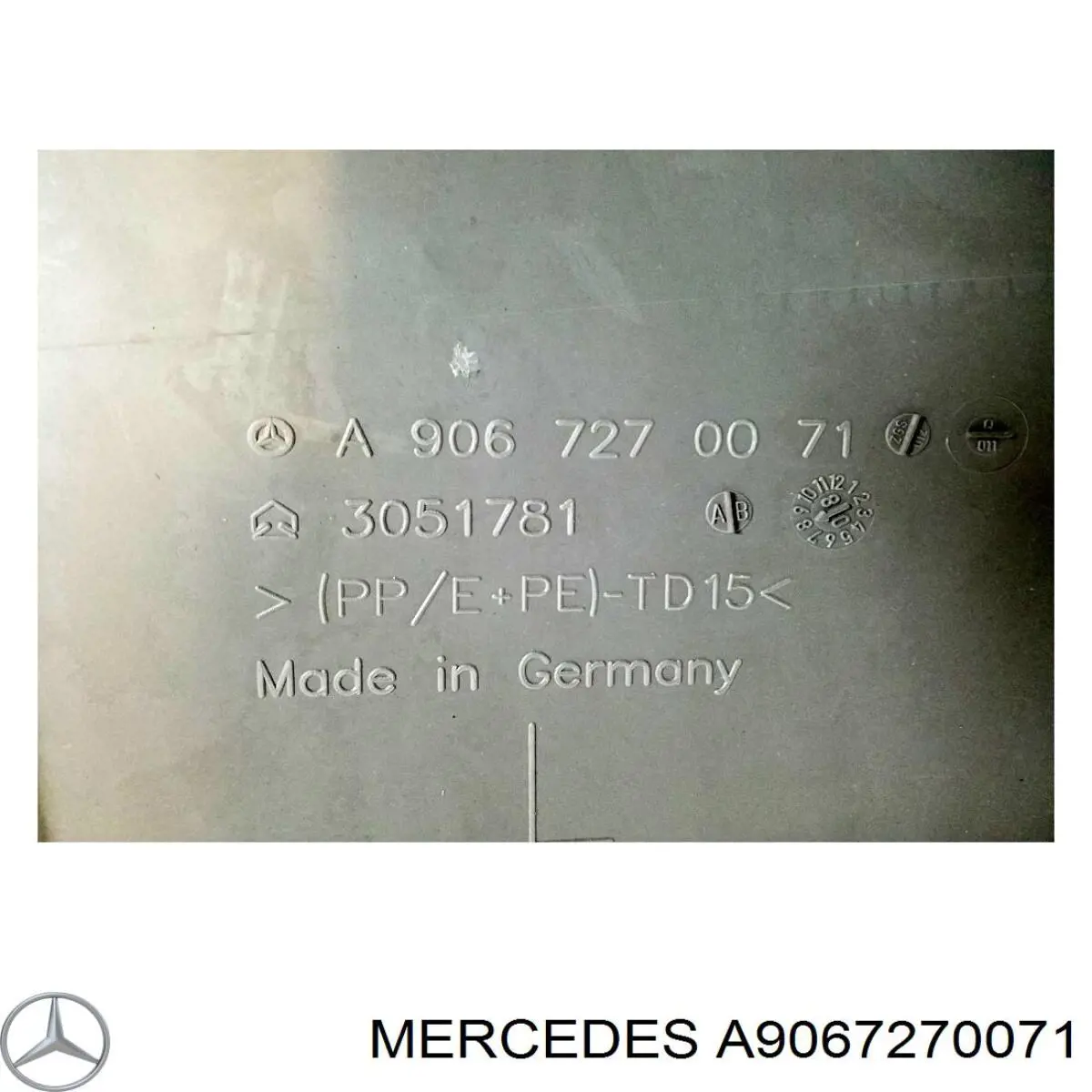 Guarnecido interior de puerta delantera izquierda VAG A9067270071 precio, desde 95,83 EUR