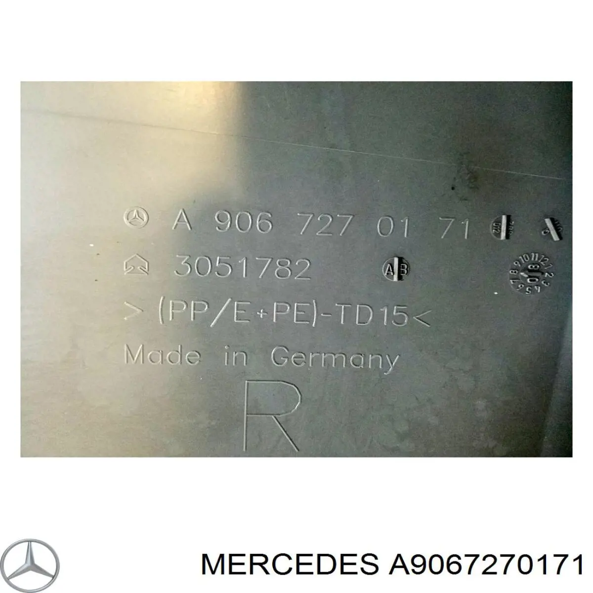 Guarnecido interior de puerta delantera derecha VAG A9067270171 precio, desde 85,67 EUR