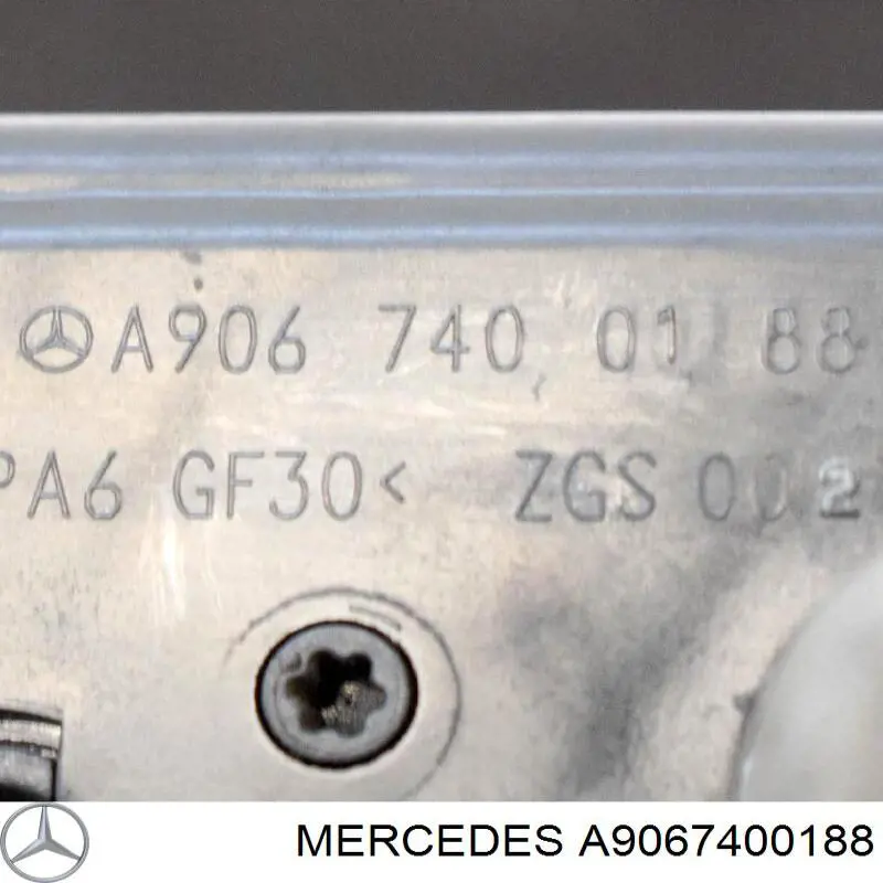 Manija interior izquierda de puerta trasera batiente A9067400188 Mercedes