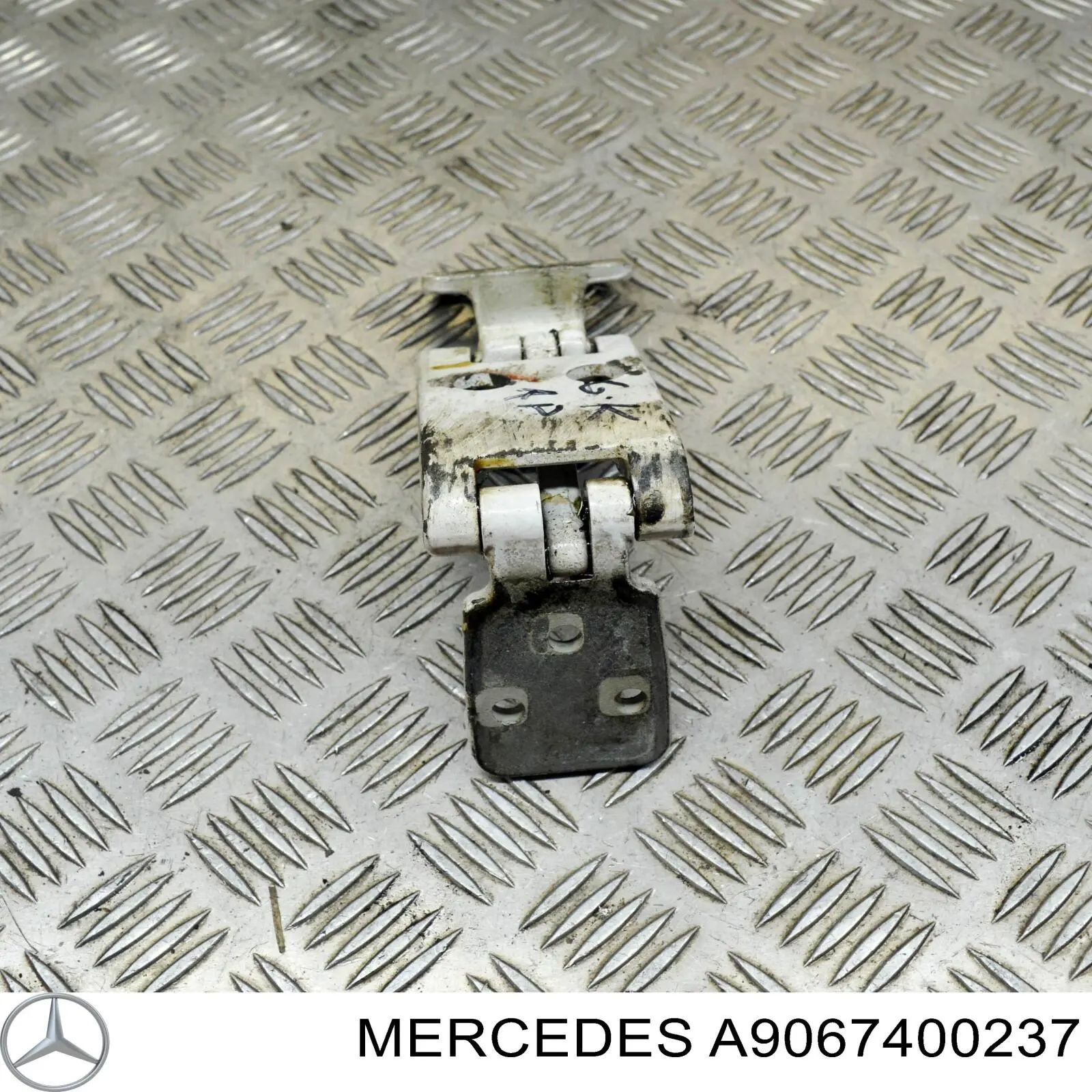 Bisagra inferior izquierda de puerta trasera batiente Mercedes A9067400237 precio, desde 61,60 EUR