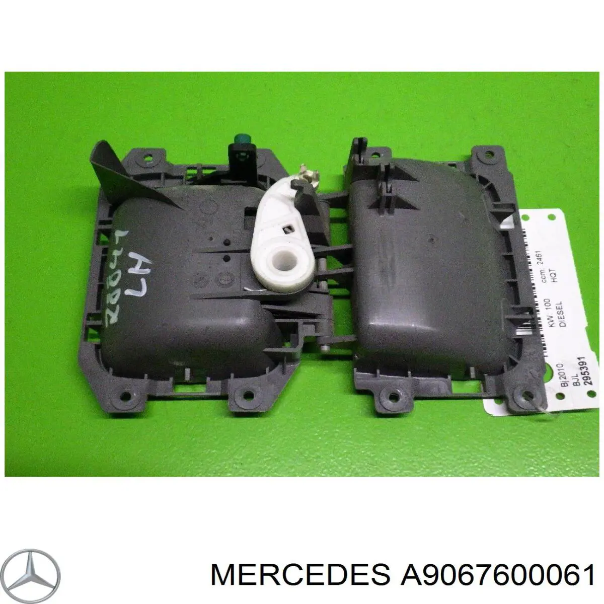 Manija interior derecha de puerta trasera batiente A9067600061 Mercedes