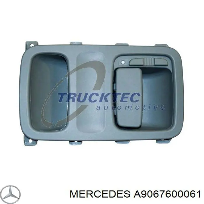 A9067600061 Mercedes manecilla de puerta de batientes, derecha interior