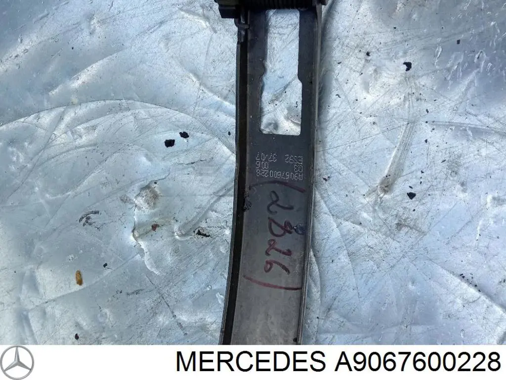 Limitador de apertura de puerta del maletero (furgoneta) Mercedes A9067600228 precio, desde 32,60 EUR