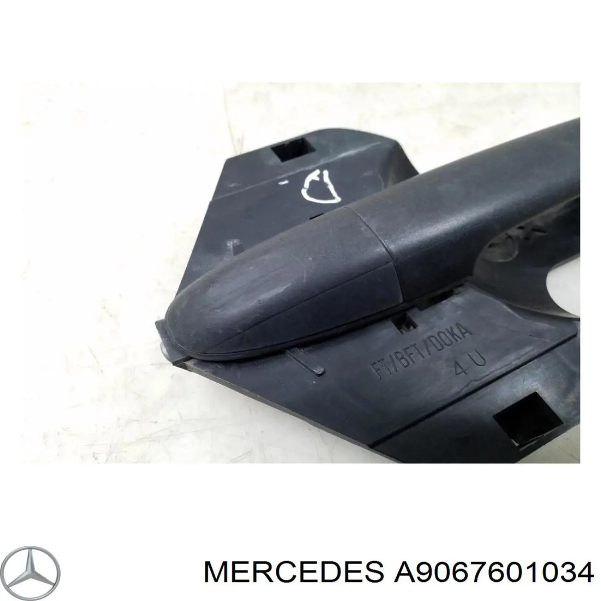 A9067601034 Mercedes soporte de manilla exterior de puerta delantera derecha
