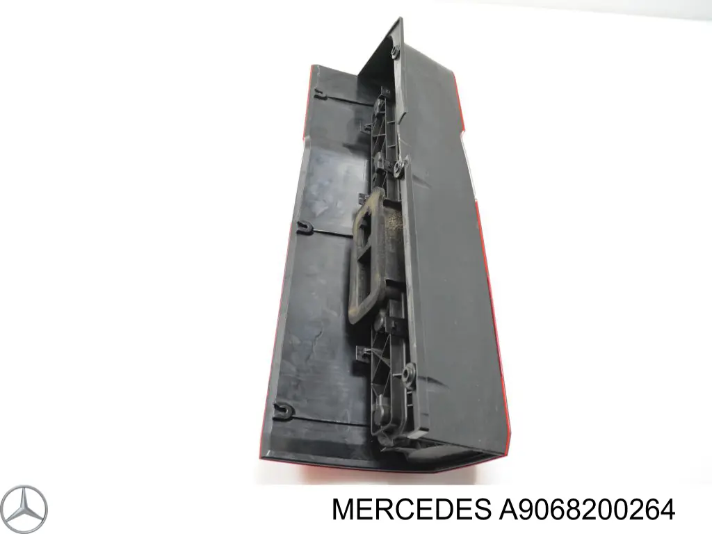 Piloto trasero derecho Mercedes A9068200264