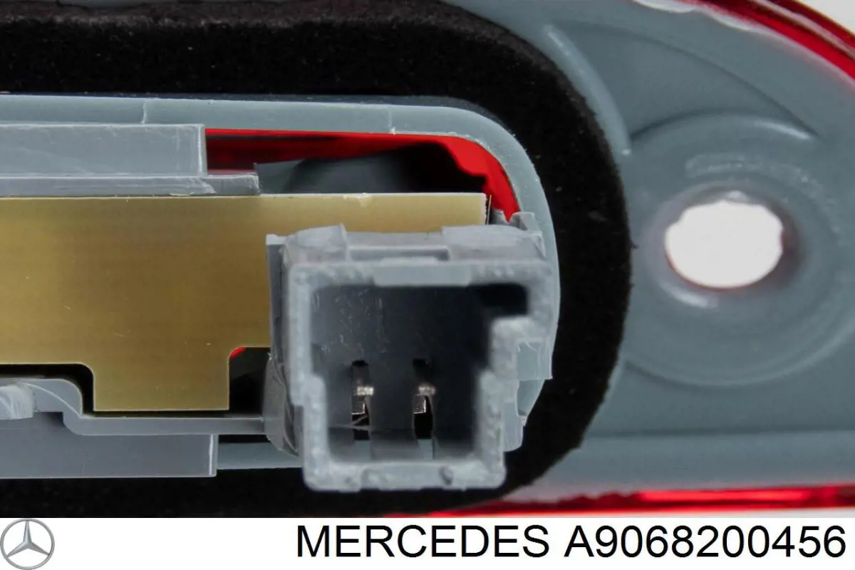 Lampara de luz de freno adicional  Mercedes A9068200456 precio, desde 43,56 EUR