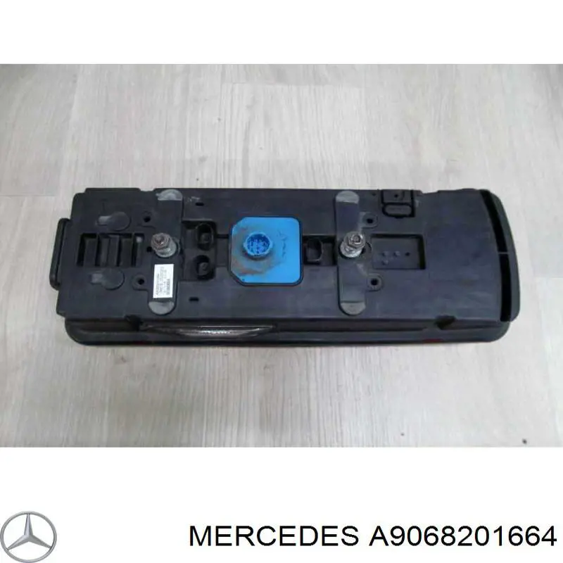 9068201664 Mercedes piloto posterior izquierdo