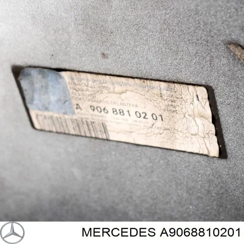 A9068810201 Mercedes guardabarros delantero derecho