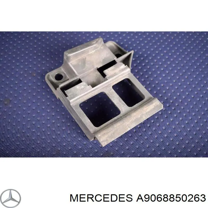 Soporte de parachoques delantero derecho Mercedes A9068850263 precio, desde 11,26 EUR
