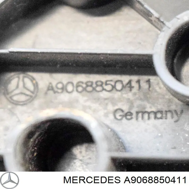 9068850411 Mercedes listón embellecedor/protector, parachoques delantero