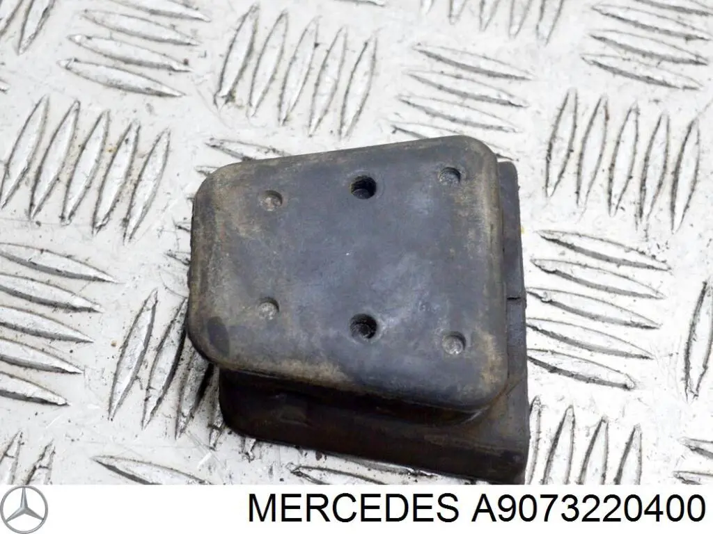 Soporte de la ballesta delantera A9073220400 Mercedes