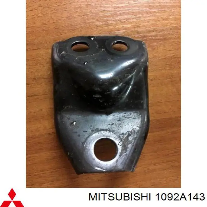 1092A143 Mitsubishi Soporte del soporte delantero del motor