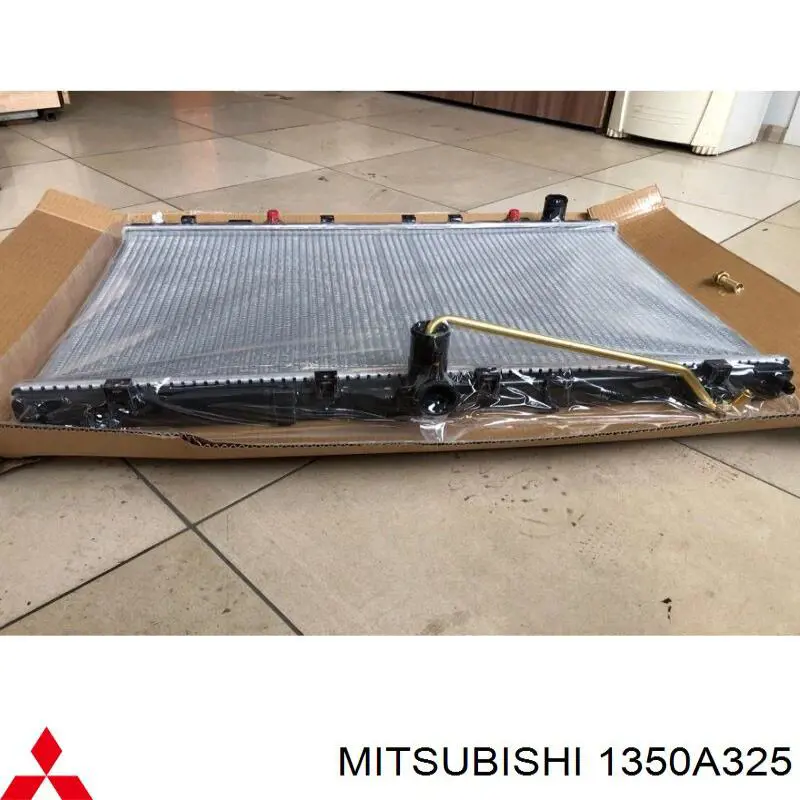 1350A325 Mitsubishi radiador