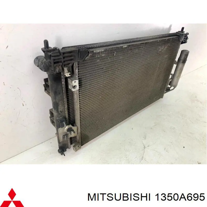 1350A695 Mitsubishi radiador