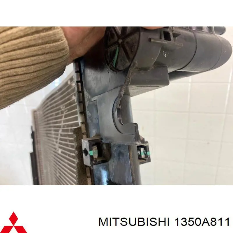 1350A811 Mitsubishi radiador