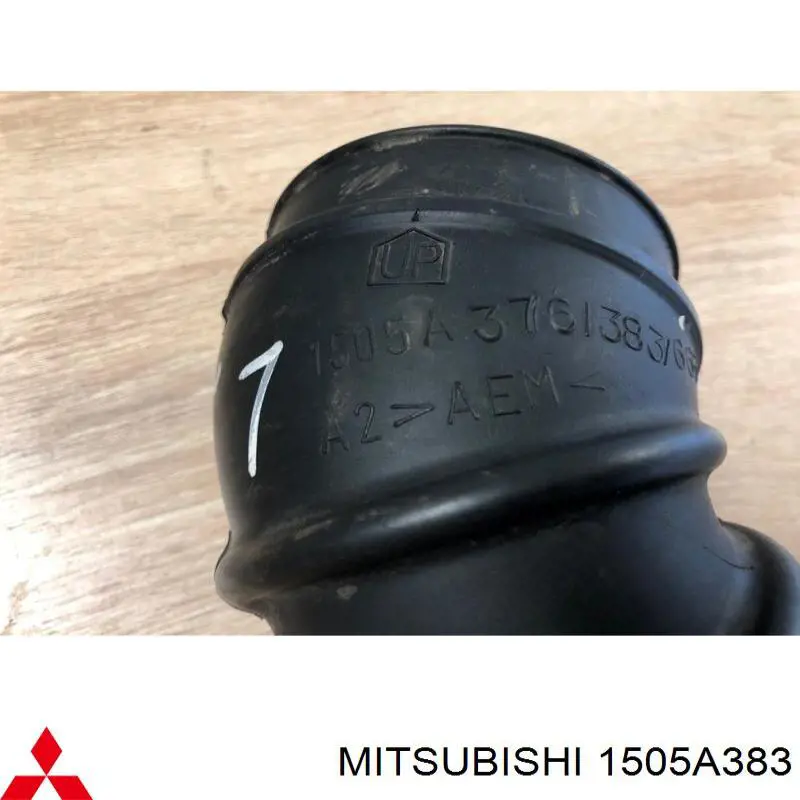 1505a383 Mitsubishi tubo flexible de aspiración, salida del filtro de aire