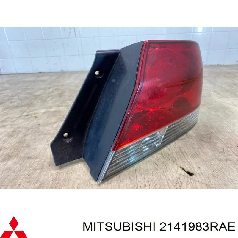 2141983RAE Mitsubishi piloto posterior derecho