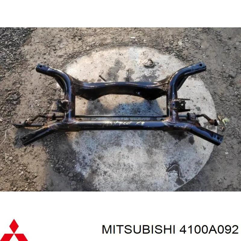 4100A092 Mitsubishi subchasis trasero soporte motor