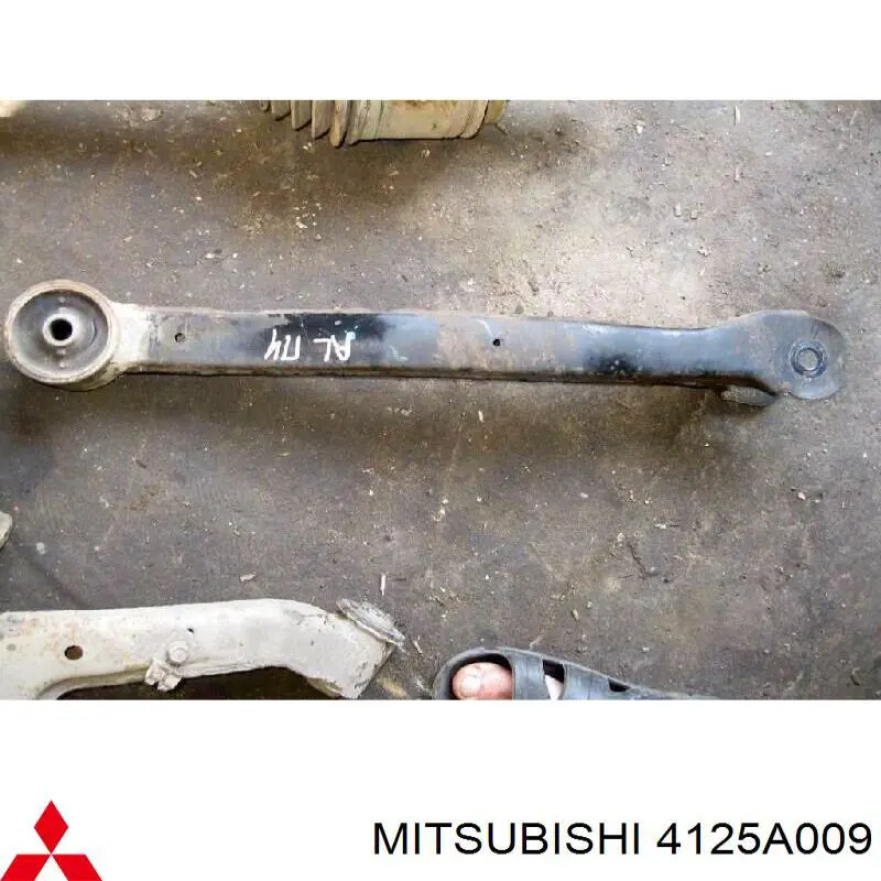 4125A009 Mitsubishi Brazo longitudinal inferior izquierdo de la suspensión trasera