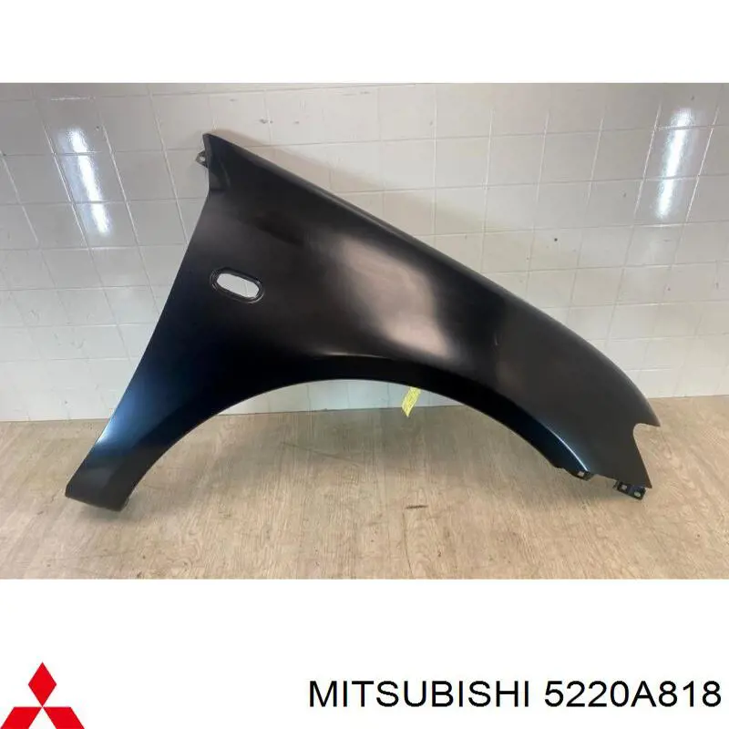 5220A818 Mitsubishi guardabarros delantero derecho