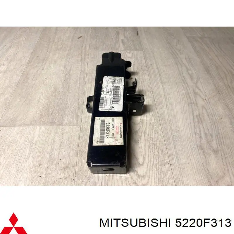 Soporte de fijación del faro delantero izquierdo Mitsubishi 5220F313 precio, desde 22,26 EUR