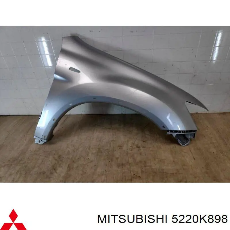5220K898 Mitsubishi Aleta delantera