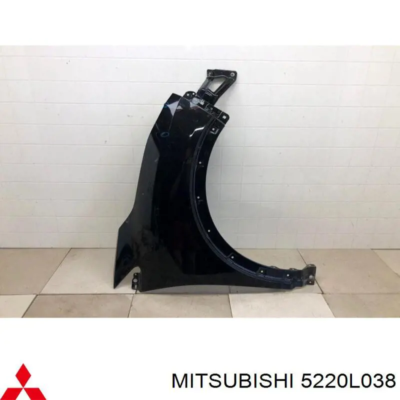 5220L038 Mitsubishi Aleta delantera