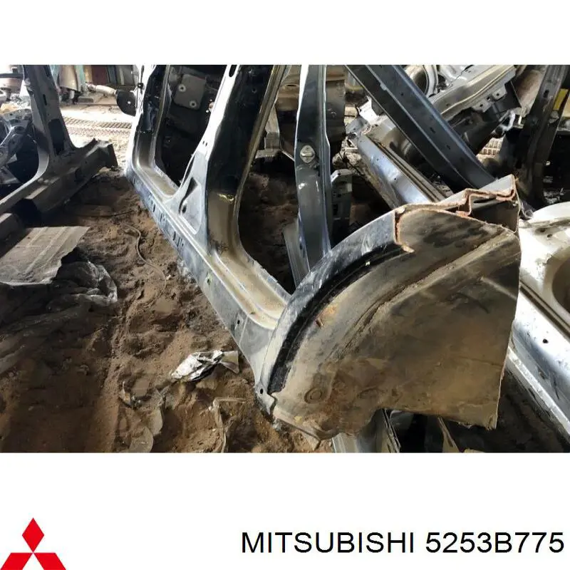 Umbral exterior izquierdo Mitsubishi 5253B775 precio, desde 499,26 EUR