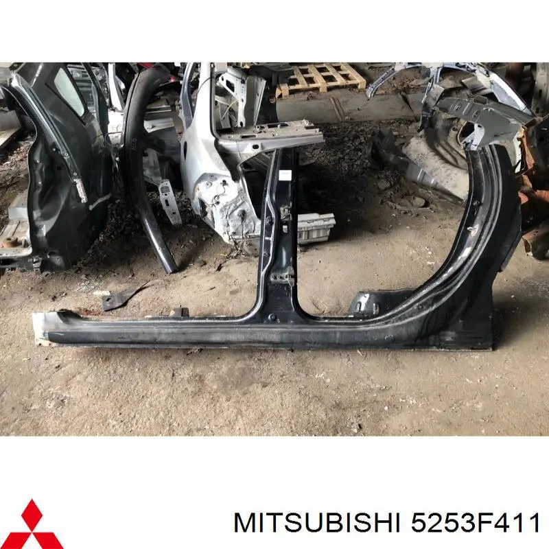 5253F411 Mitsubishi chapa de acceso izquierda