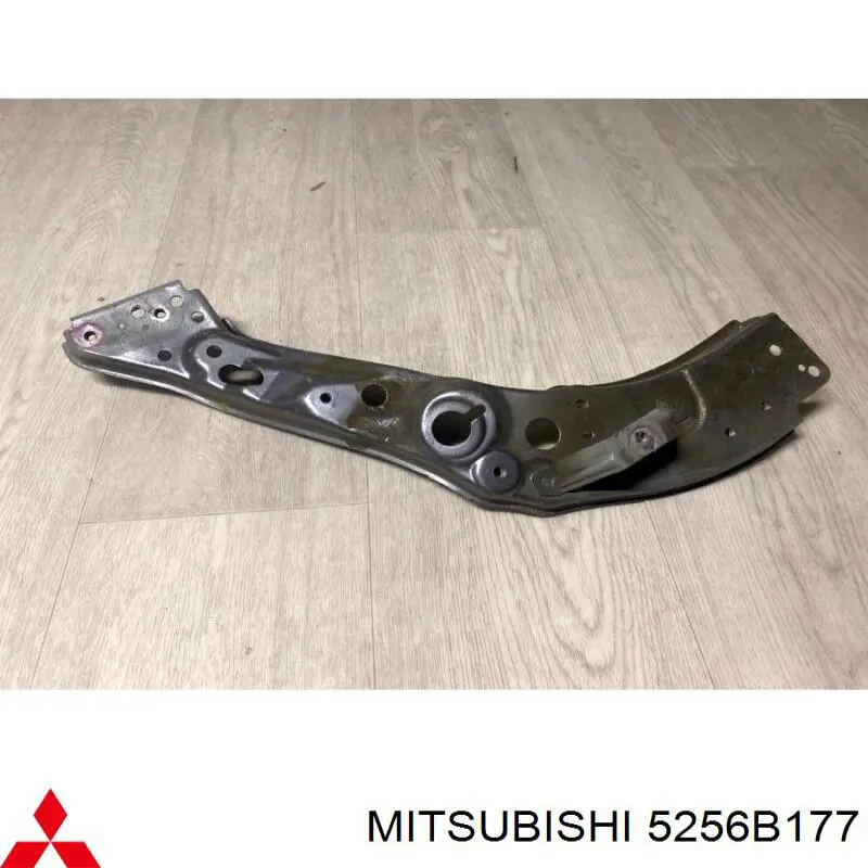 Comprar 5256B177 Mitsubishi Soporte izquierdo del radiador (panel de montaje de faros)