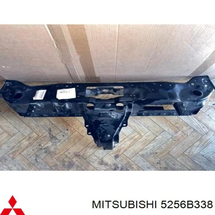 5256B338 Mitsubishi soporte de radiador superior