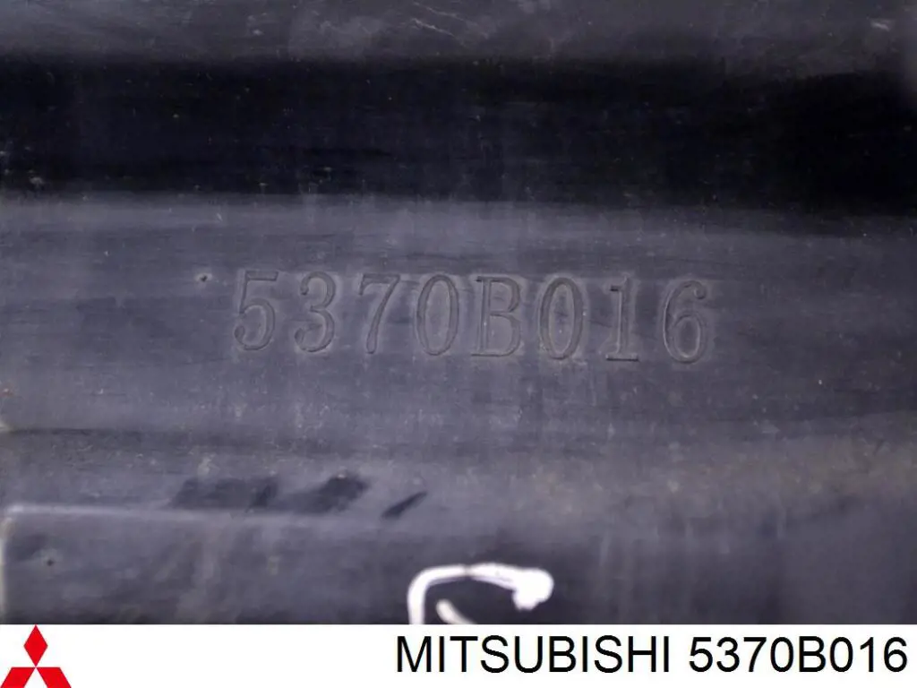 Comprar 5370B016 Mitsubishi Guardabarros interior trasero derecho
