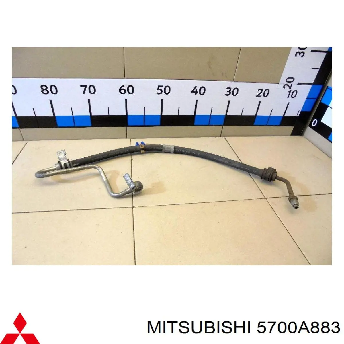 5700A883 Mitsubishi Puerta delantera