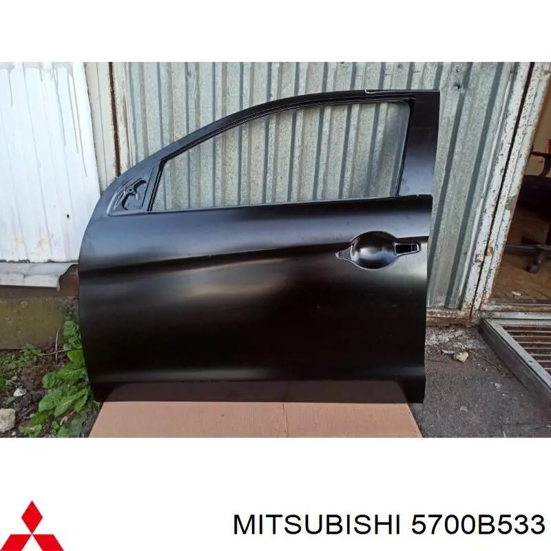 5700B533 Mitsubishi puerta delantera izquierda