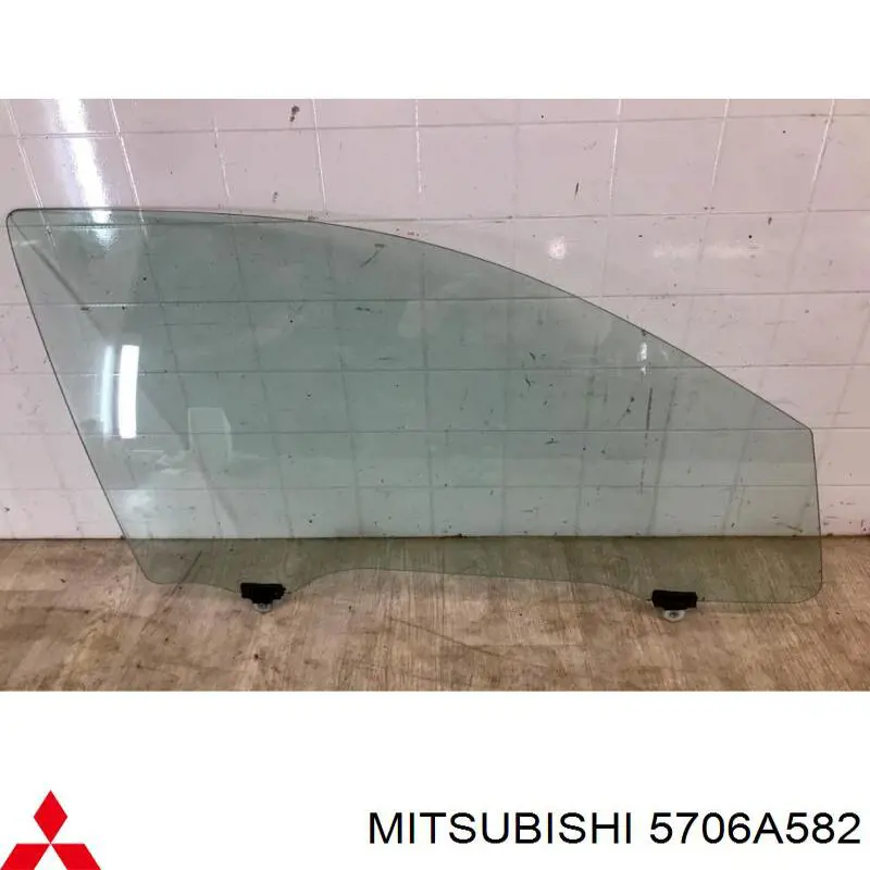 5706A582 Mitsubishi Luna de puerta delantera derecha